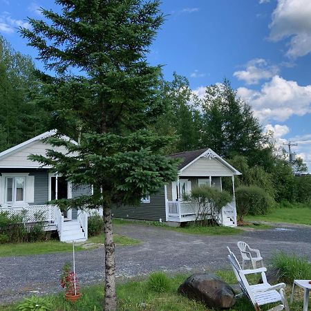 Motel & Chalets --Shefford-Waterloo- Habitation Forest ภายนอก รูปภาพ