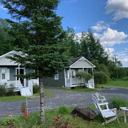 Motel & Chalets --Shefford-Waterloo- Habitation Forest ภายนอก รูปภาพ