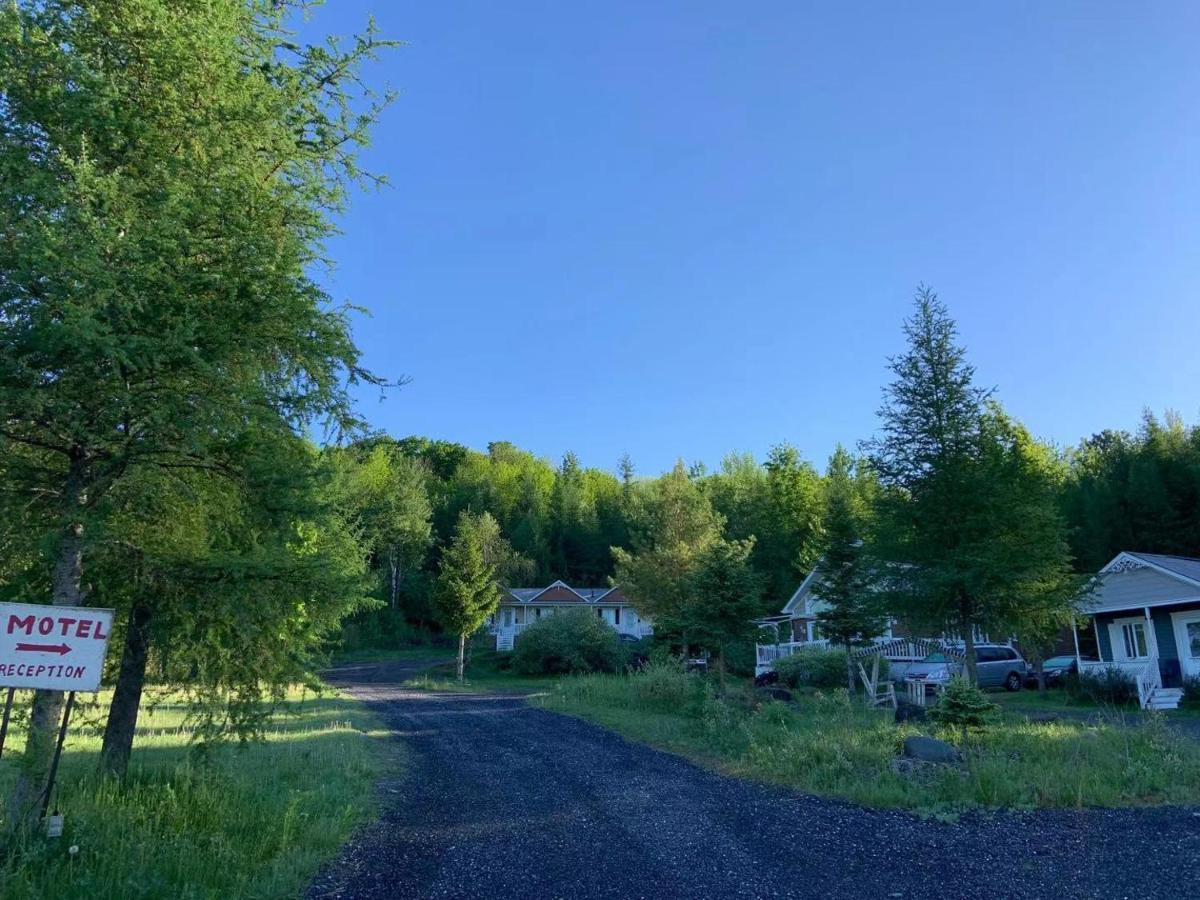 Motel & Chalets --Shefford-Waterloo- Habitation Forest ภายนอก รูปภาพ