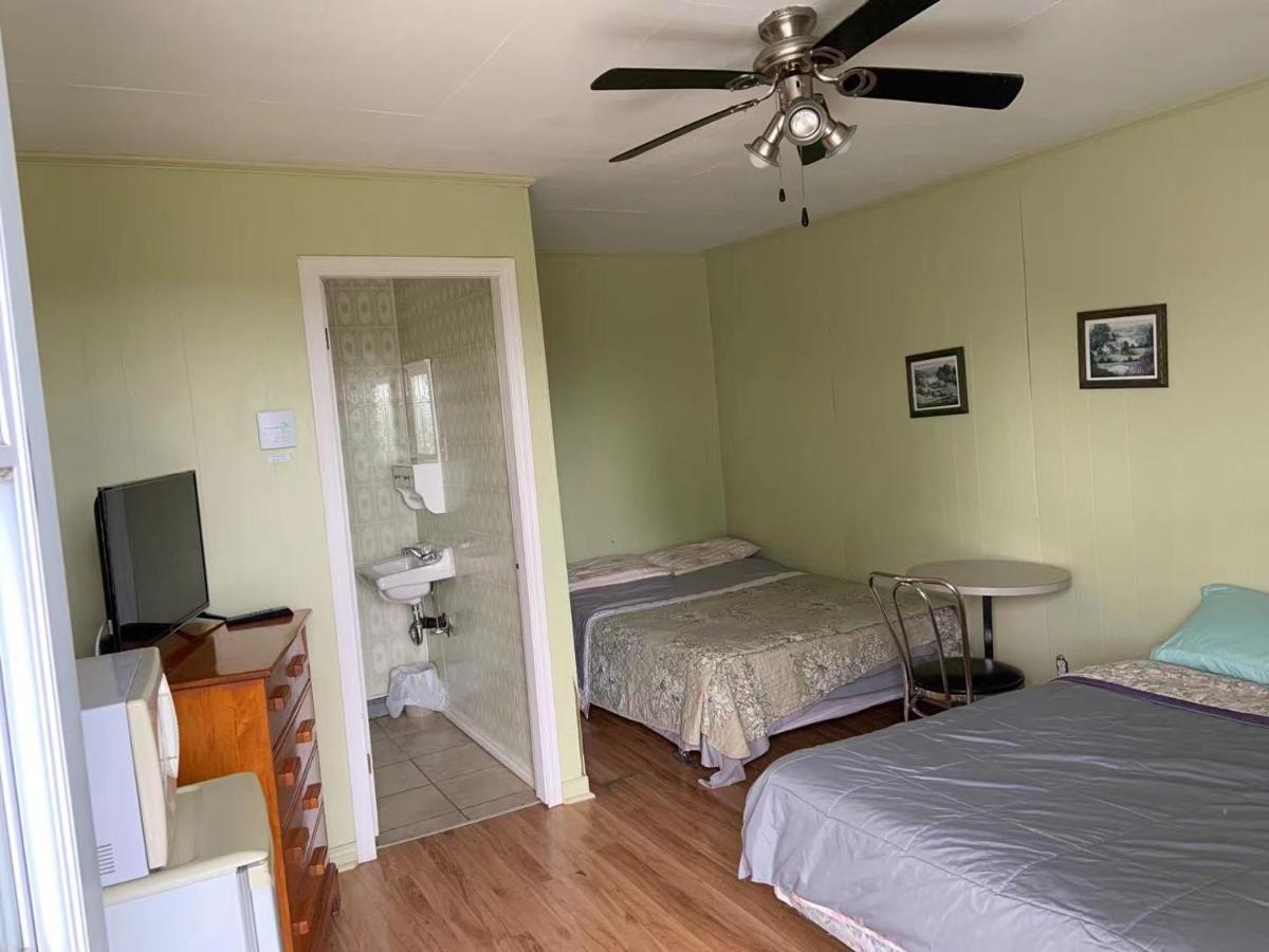Motel & Chalets --Shefford-Waterloo- Habitation Forest ภายนอก รูปภาพ