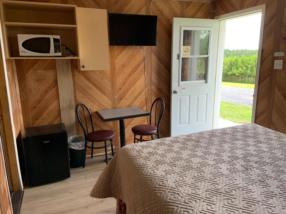Motel & Chalets --Shefford-Waterloo- Habitation Forest ภายนอก รูปภาพ