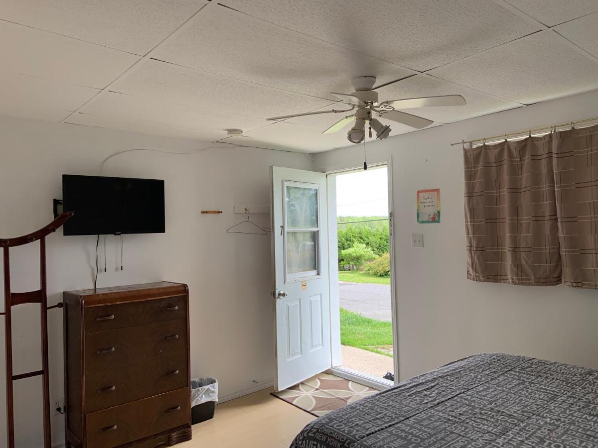 Motel & Chalets --Shefford-Waterloo- Habitation Forest ภายนอก รูปภาพ