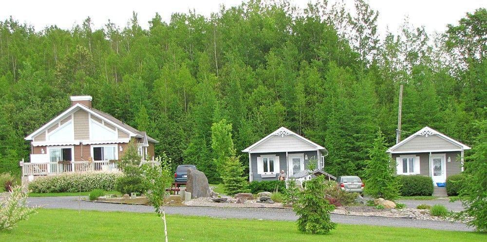 Motel & Chalets --Shefford-Waterloo- Habitation Forest ภายนอก รูปภาพ