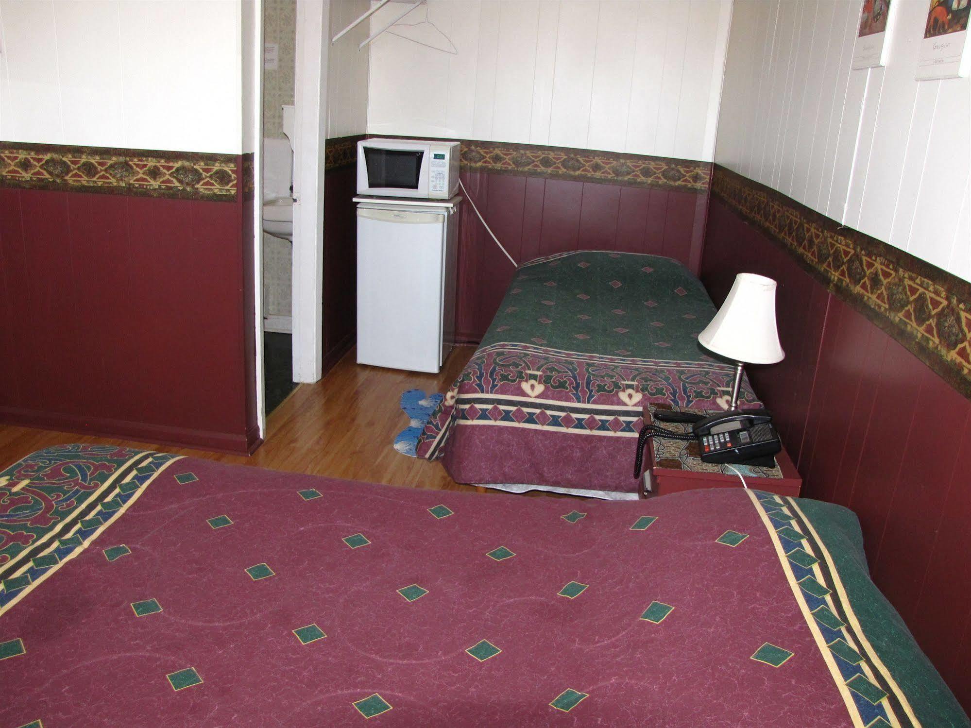 Motel & Chalets --Shefford-Waterloo- Habitation Forest ภายนอก รูปภาพ