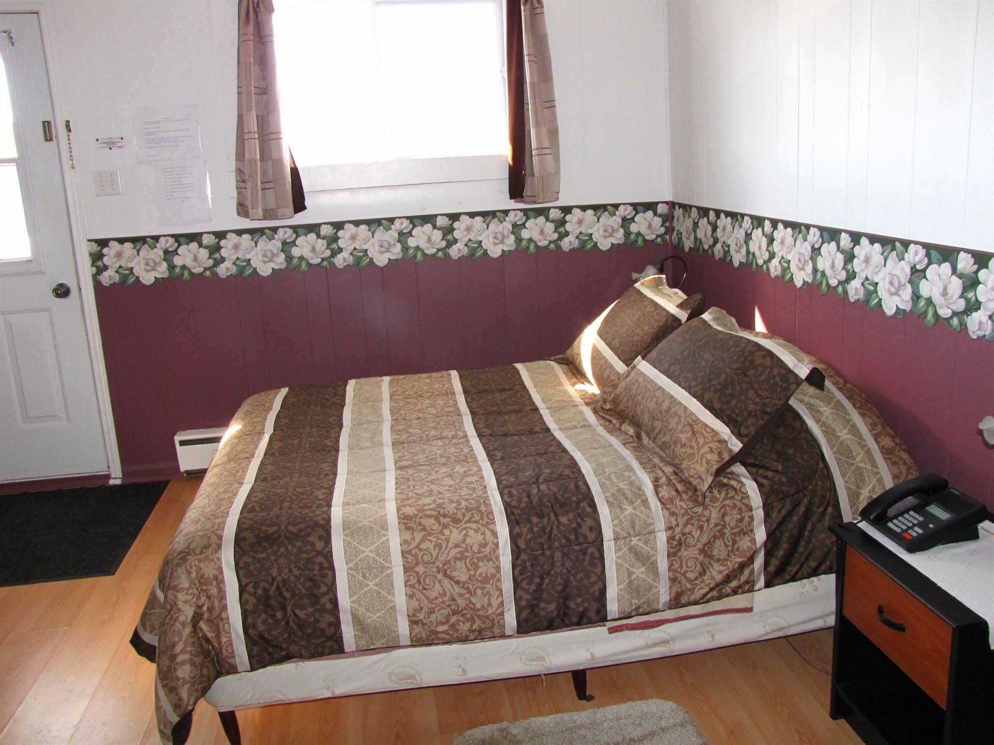 Motel & Chalets --Shefford-Waterloo- Habitation Forest ภายนอก รูปภาพ