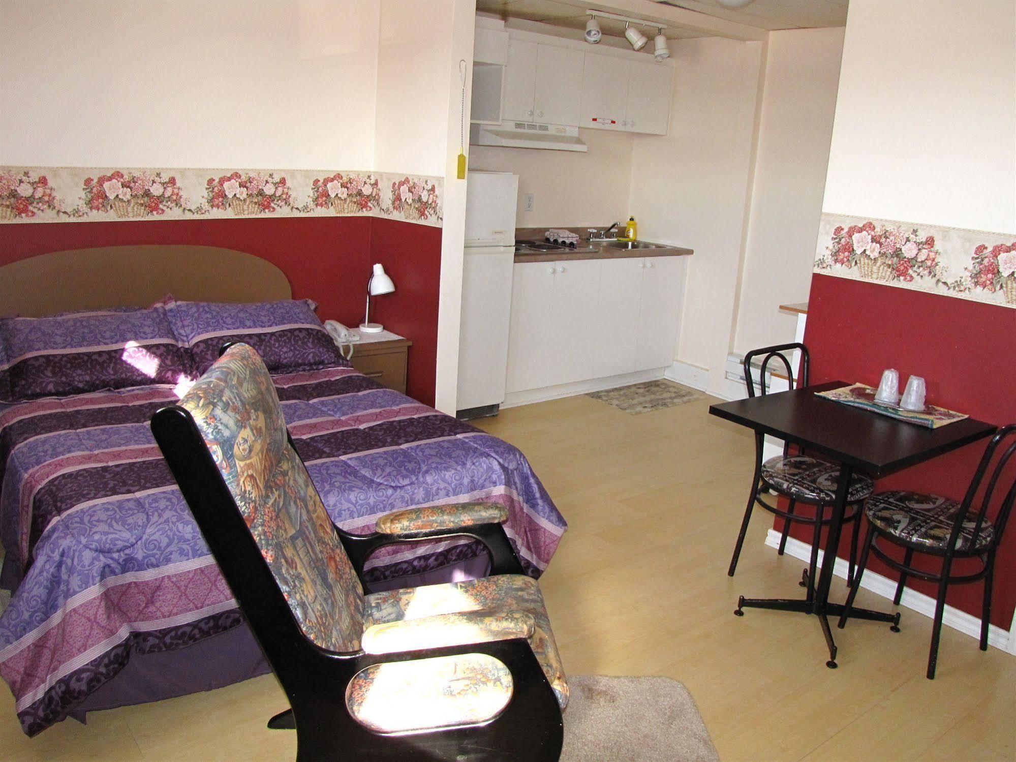 Motel & Chalets --Shefford-Waterloo- Habitation Forest ภายนอก รูปภาพ